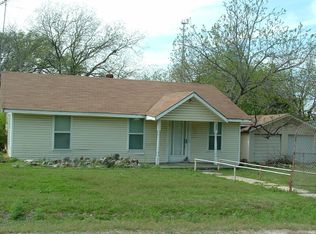 802 S 3rd St, Valley Mills, TX 76689