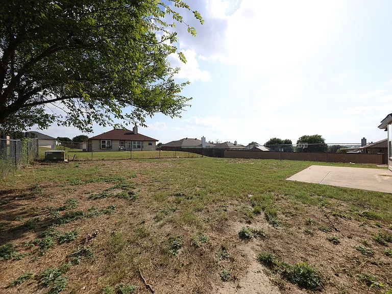2502 Eastwood Dr — Photo 8