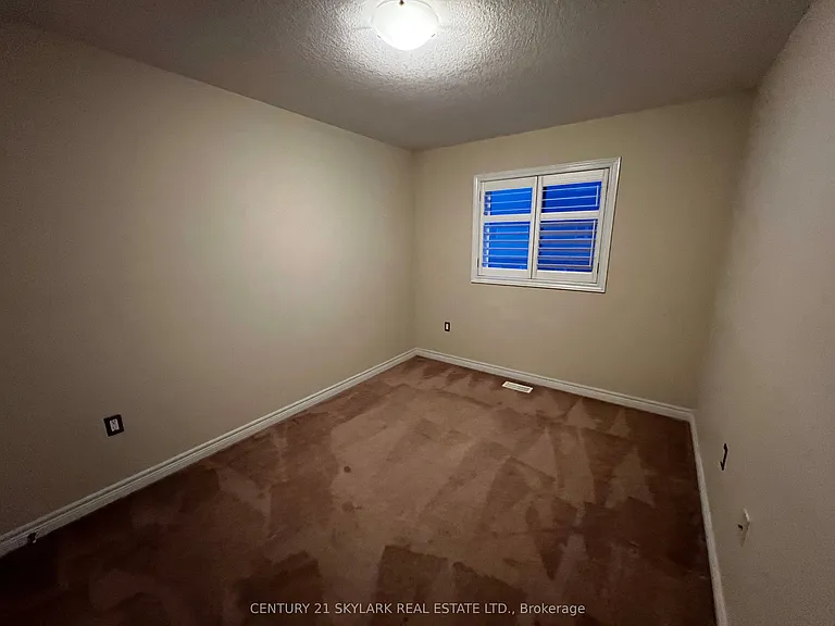 96 Charleswood Cres — Photo 19