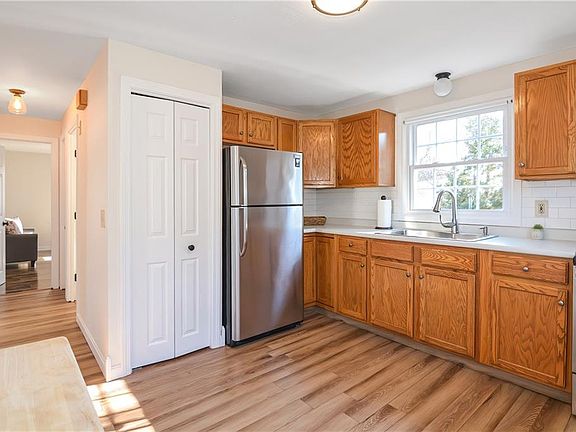 3rd image of 29 Rosemont Ave
