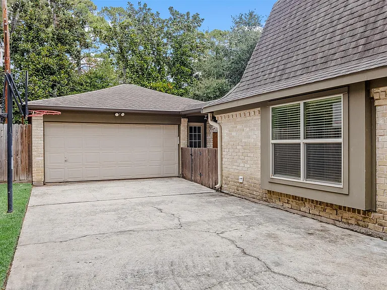 16210 Chipstead Dr — Photo 30