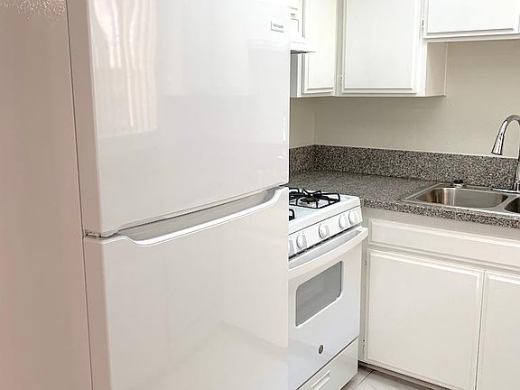 5th image of 3102 Bagley Ave