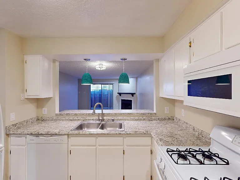 1855 Girard Blvd NE — Photo 48