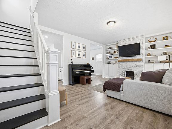 3rd image of 604 Berkeley Rd