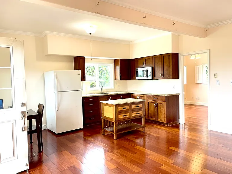 Downstairs Ohana kitchen, dining & bedroom