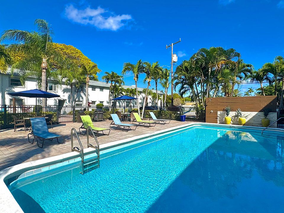 Soak up the Florida sunshine at our sparkling swimming pool.
