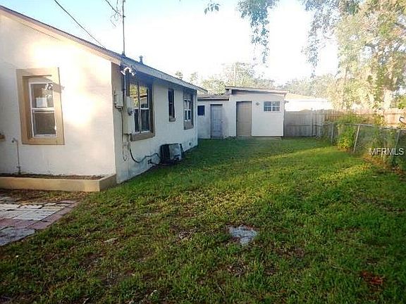 4th image of 456 Pleasant St