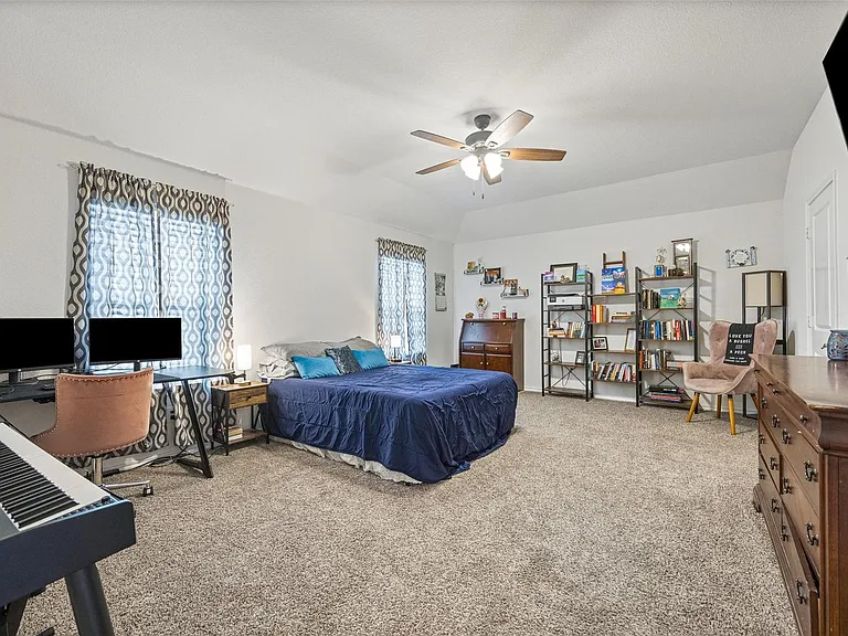 904 Saddle Horn Way — Photo 13