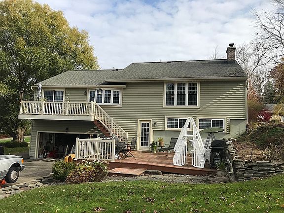 3rd image of 412 Denal Way
