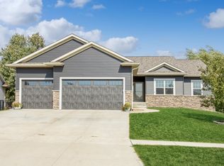 2910 Bullis Dr, Marion, IA 52302