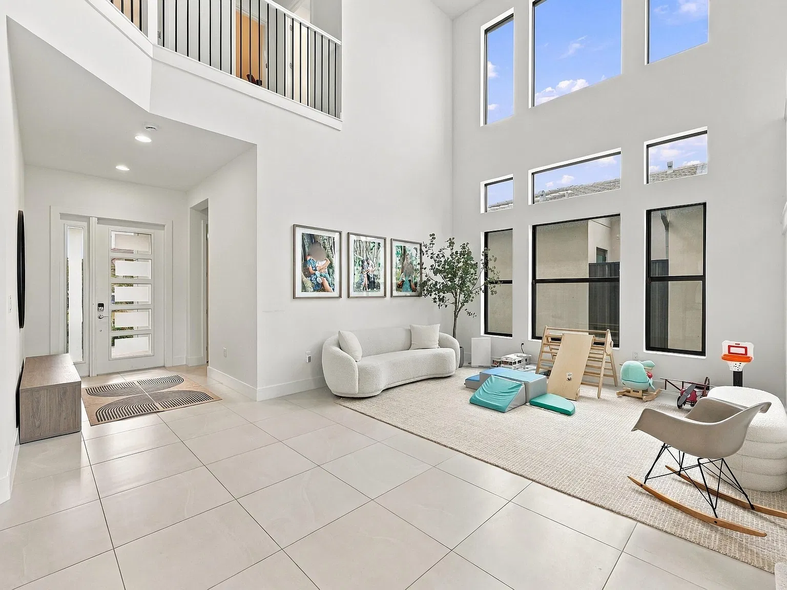 5 bed, 7.0 bath, 4605 sqft, $12,000 — Photo 3