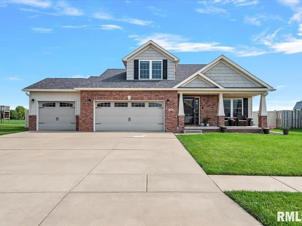 516 Garvey Ln, Chatham, IL 62629