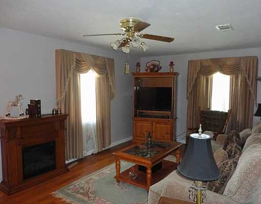 3rd image of 4307 Sir Richard Ave
