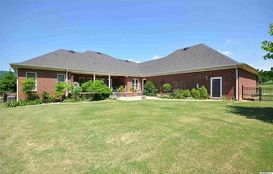 Wonderful back yard....metal fencing