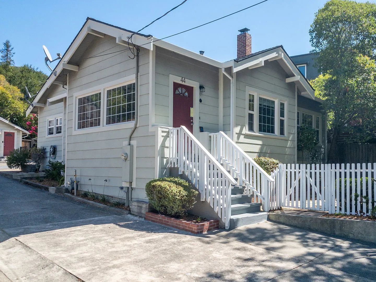 44 Villa Ave photo 1