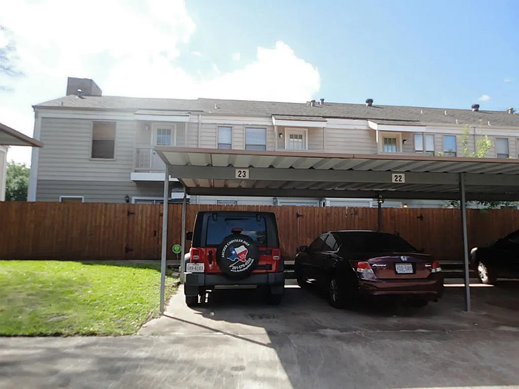 1 bed, 1.5 bath, 1032 sqft, $1,550 — Photo 2