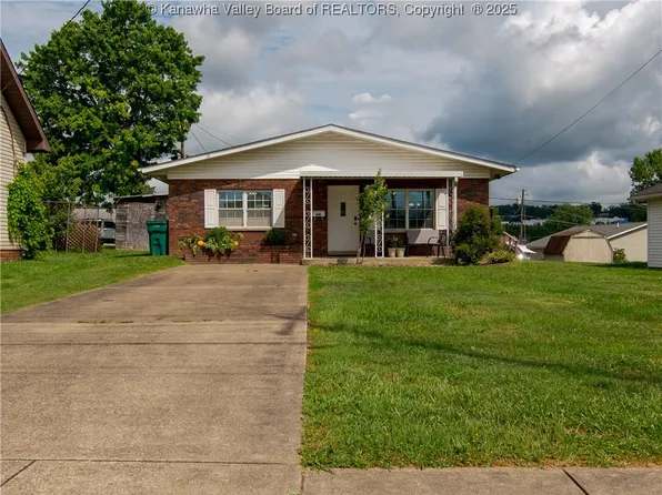 2920 Virginia Ave, Hurricane, WV 25526