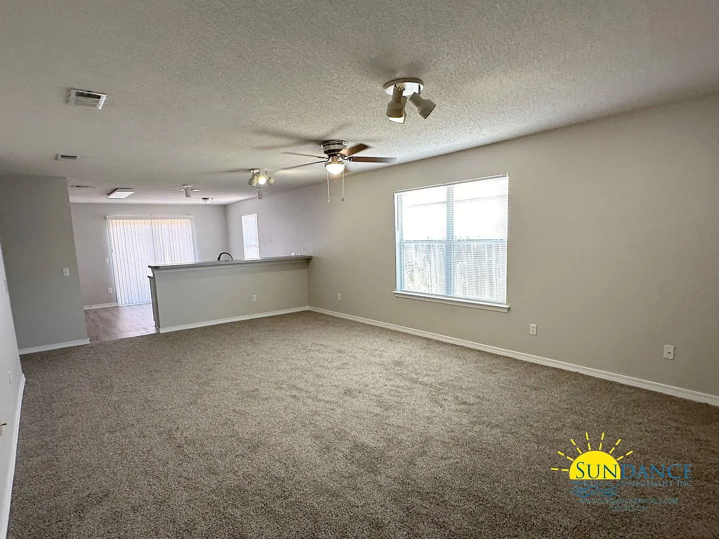Lovely 3 Bedroom Home in Navarre — Photo 2