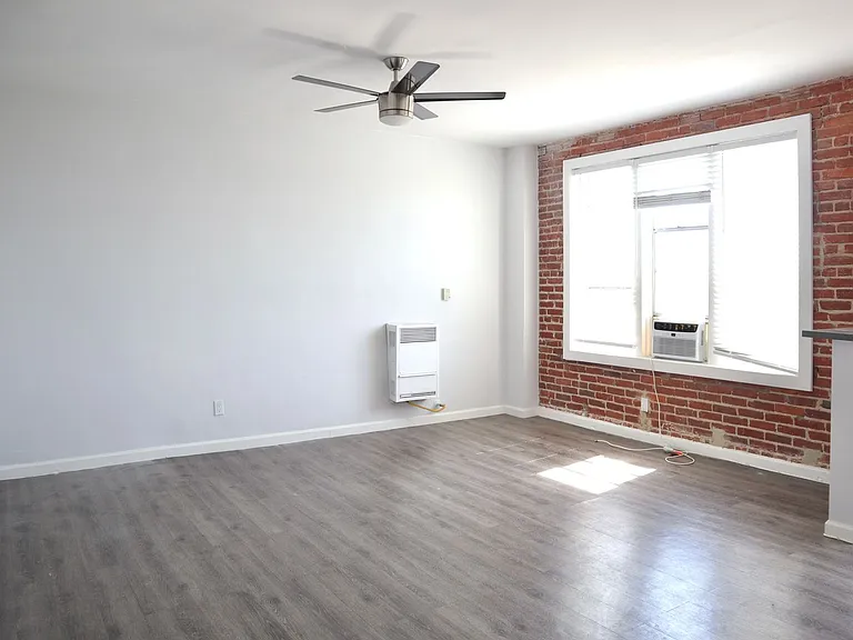 St. Charles Studio Apartments — Photo 11