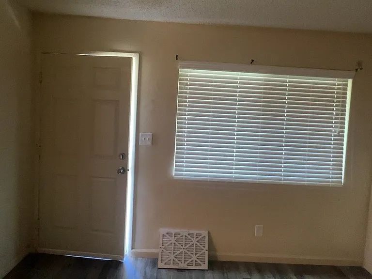 1911 W Princeton Ave — Photo 2