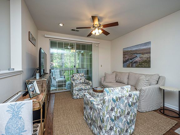 4th image of 1600 Long Grove Dr Unit 1622