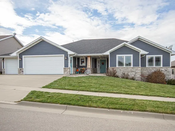 6613 S Cavendish Ln, Dubuque, IA 52003