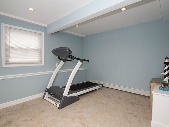 5th image of 88 Merritt Ave