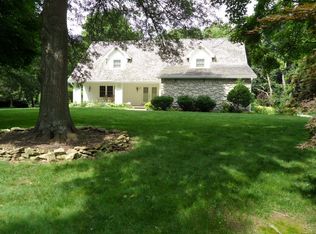 2207 S Inglewood Rd, Springfield, MO 65804