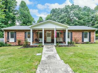 143 Beechwood Cir, Laurel Park, NC 28739