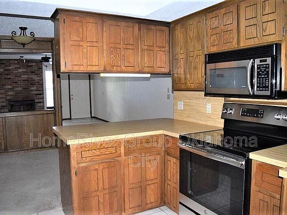 3rd image of 7114 Michelle Ln