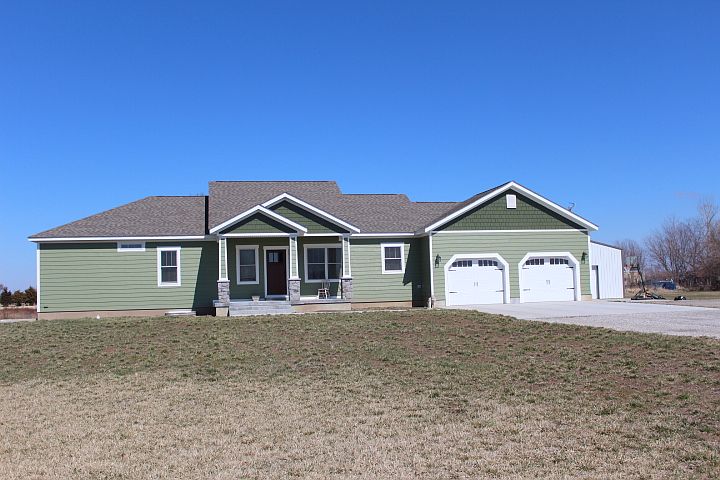 1st image of 590 E 560th Ave