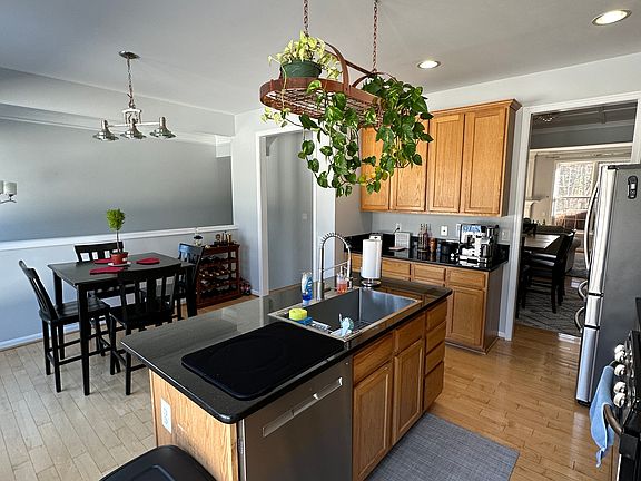 2nd image of 4109 Oak Village Ldg #1