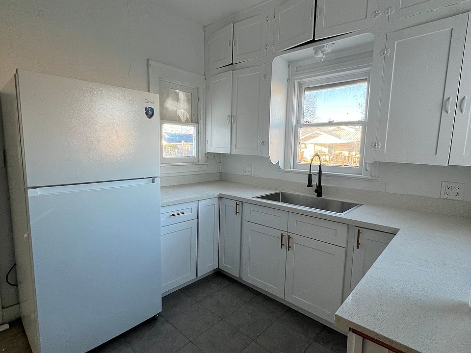 1st image of 615 N Dorothy Ave