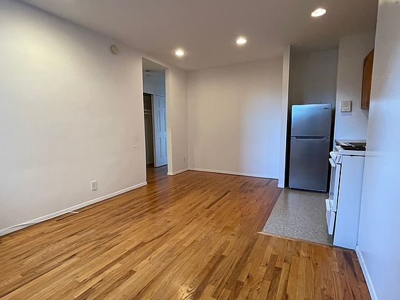 3rd image of 131 Joralemon St