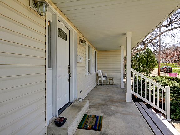 4th image of 717 Vine Ave