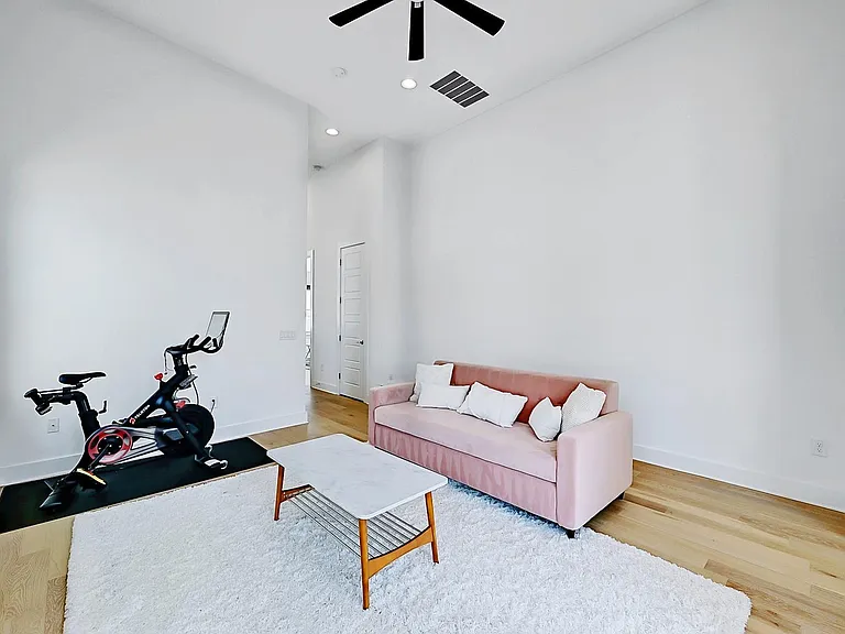 7329 Cordoba Dr — Photo 14