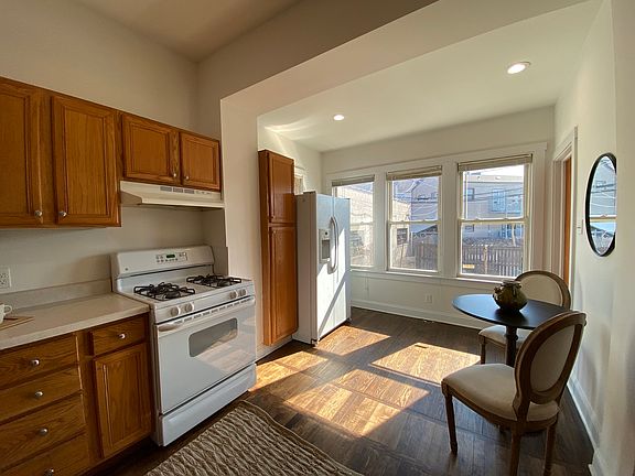 3rd image of 3528 N Elston Ave