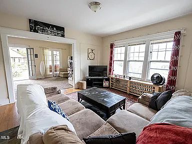 4th image of 576 Providence St #2