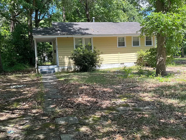 2215 Briarfield Rd — Photo 1