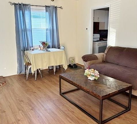 4th image of 722 SW 28th St