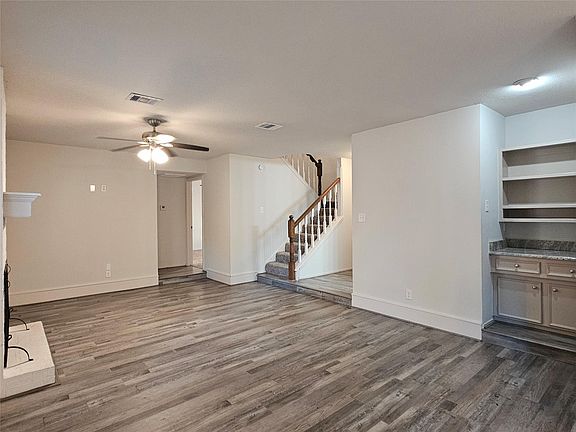 3rd image of 80 Fallenstone Dr