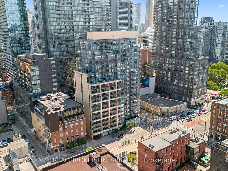 438 King St W #1404 — Photo 20