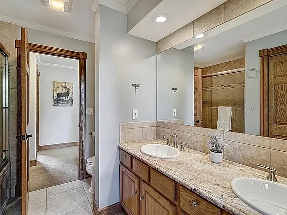 3 bed, 2.5 bath, 3358 sqft, $8,000 — Photo 4