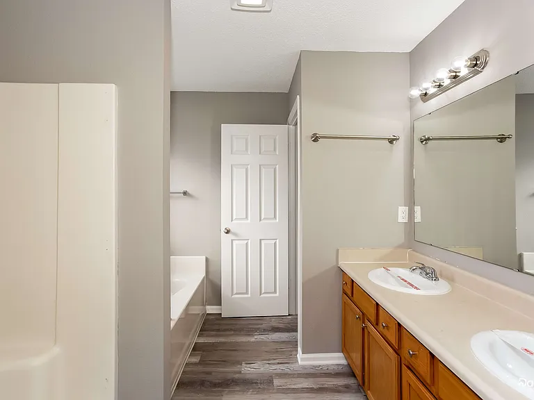 6535 Locust Grove Dr — Photo 11