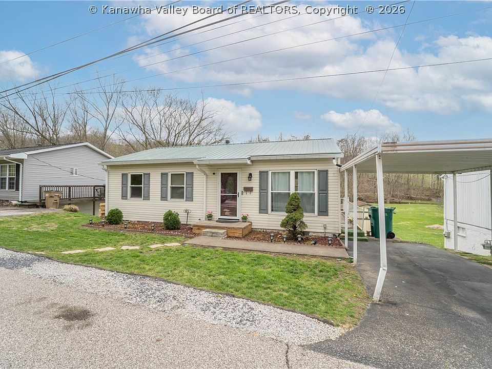 1st image of 3 Surrey Dr