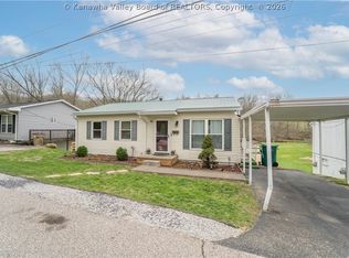 3 Surrey Dr, Hurricane, WV 25526