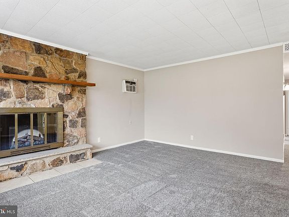 4th image of 820 Auburn Rd