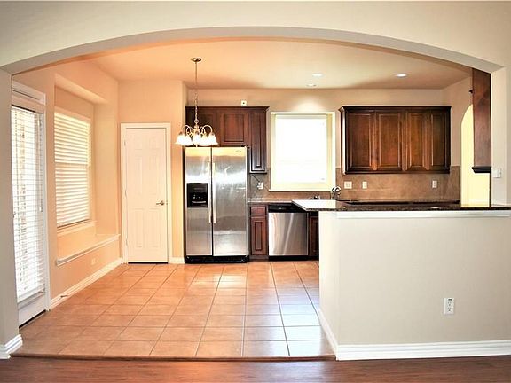 3rd image of 1285 Carriage Creek Dr