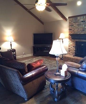 4th image of 1100 Yorkshire Dr