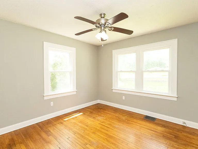 1812 John Ross Rd — Photo 9